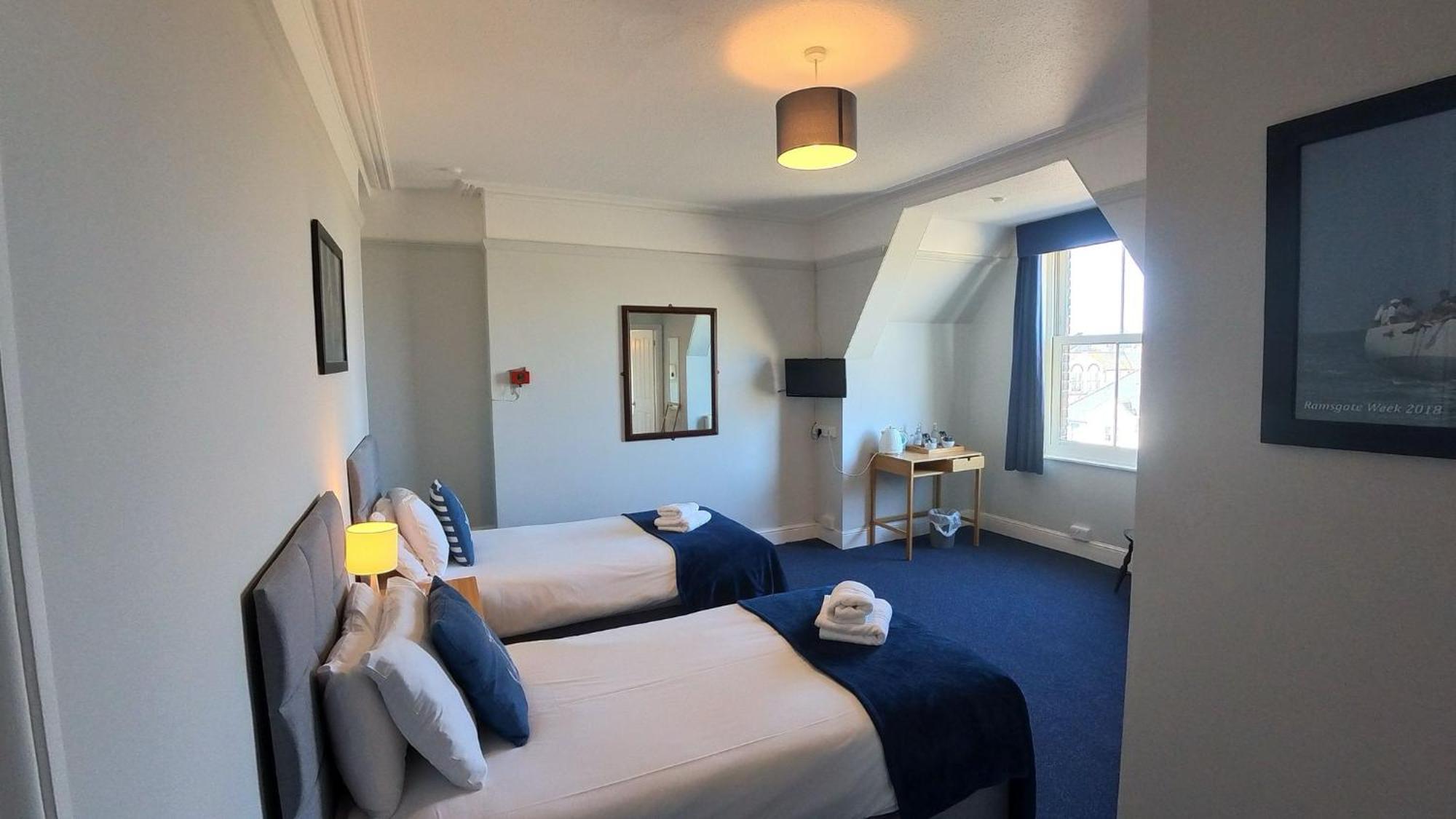 Hotel Royal Temple Yacht Club Ramsgate Esterno foto