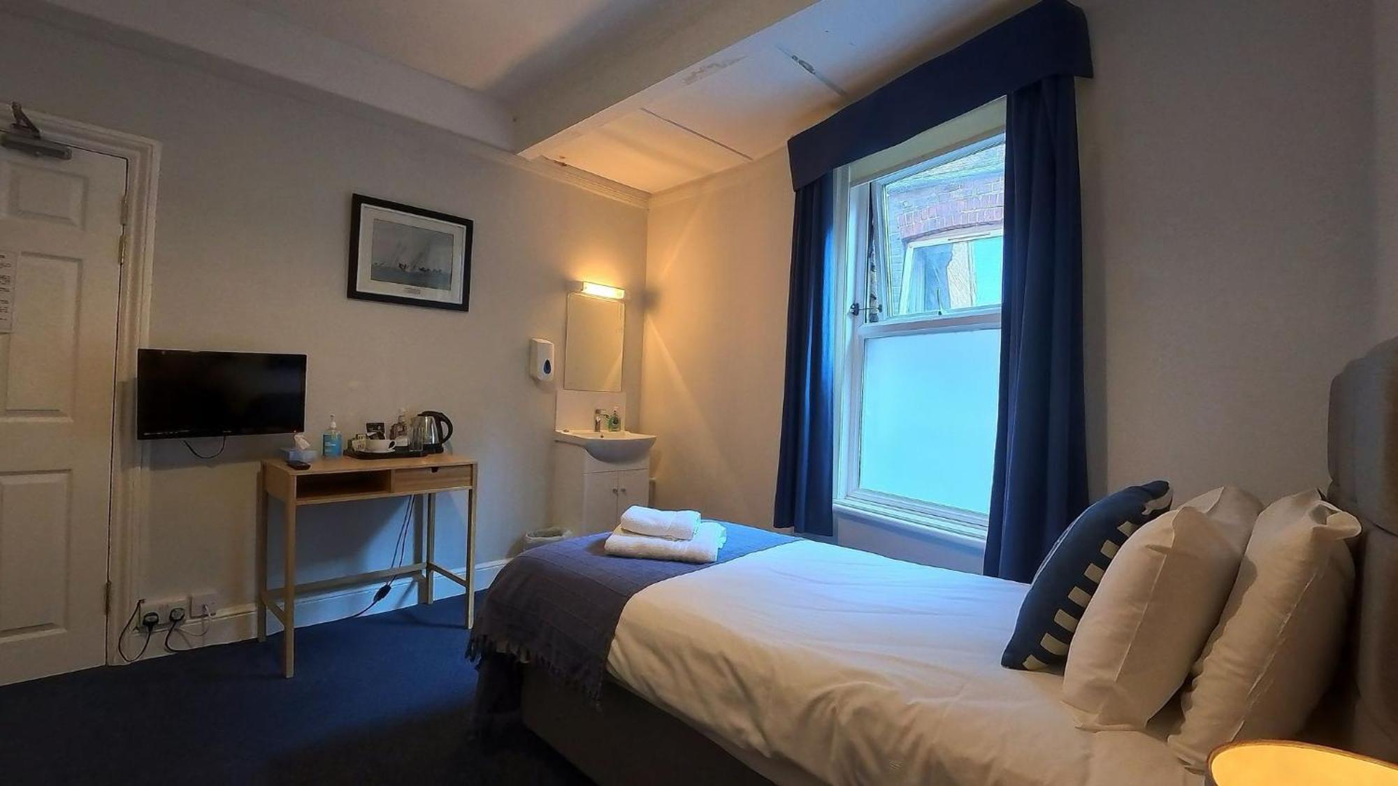 Hotel Royal Temple Yacht Club Ramsgate Esterno foto